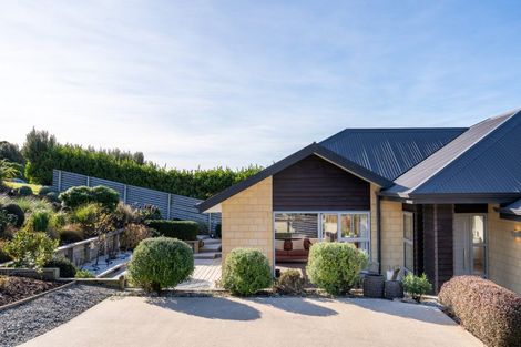 Photo of property in 37 Highgrove, Saint Clair, Dunedin, 9012