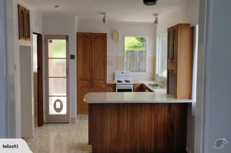 Photo of property in 19 Somes Crescent, Newlands, Wellington, 6037