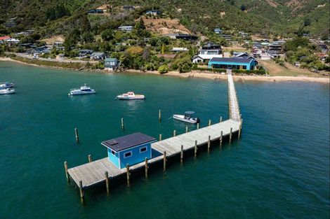 Photo of property in 2 Whaitere Place, Waikawa, Picton, 7220