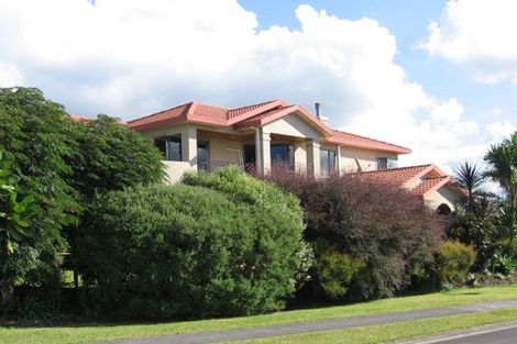 Photo of property in 1 Onemana Way, Te Atatu Peninsula, Auckland, 0610