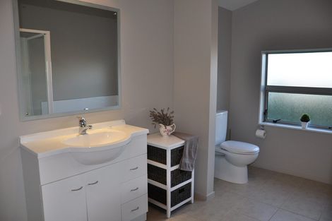 Photo of property in 30e Lyndon Street, Riccarton, Christchurch, 8041