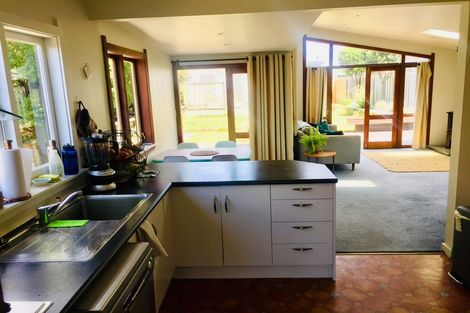 Photo of property in 131 Apu Crescent, Lyall Bay, Wellington, 6022
