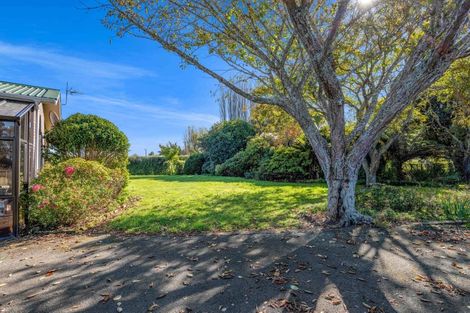 Photo of property in 44 Rawhitiroa Road, Eltham, 4322
