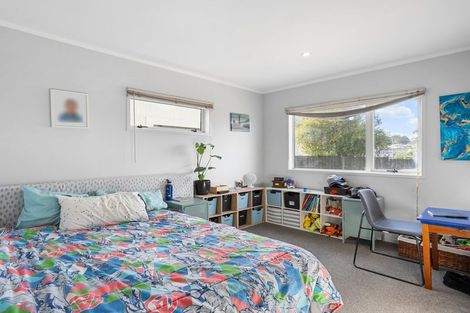 Photo of property in 56 Makora Road, Massey, Auckland, 0614