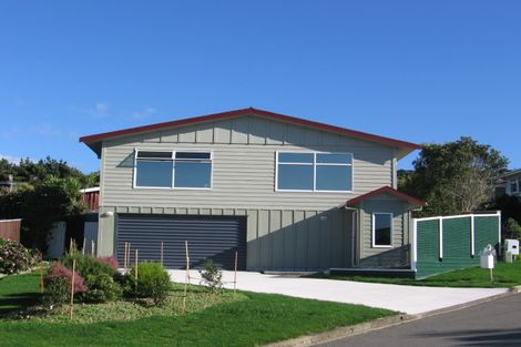 Photo of property in 2 Windermeer Grove, Churton Park, Wellington, 6037
