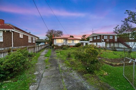 Photo of property in 17 Kuaka Place, New Lynn, Auckland, 0600