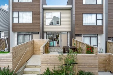 Photo of property in 3/15 Chivalry Road, Glenfield, Auckland, 0629