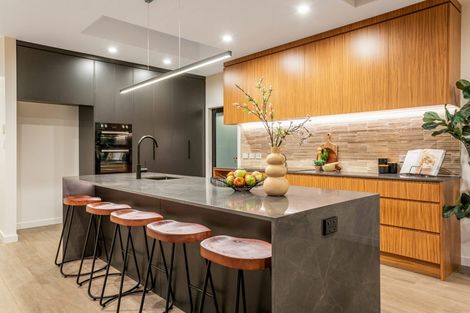 Photo of property in 77 Paremata Road, Paremata, Porirua, 5024