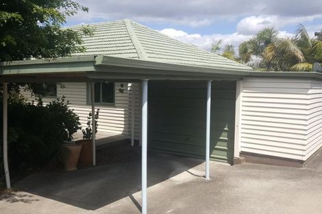Photo of property in 938 East Coast Road, Northcross, Auckland, 0630