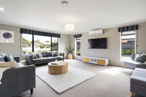 Photo of property in 28 Somerton Drive, Huntington, Hamilton, 3210