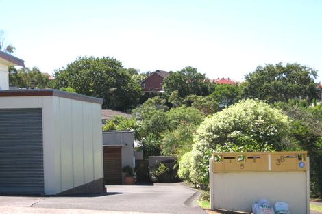 Photo of property in 2/5 Dallinghoe Crescent, Milford, Auckland, 0620