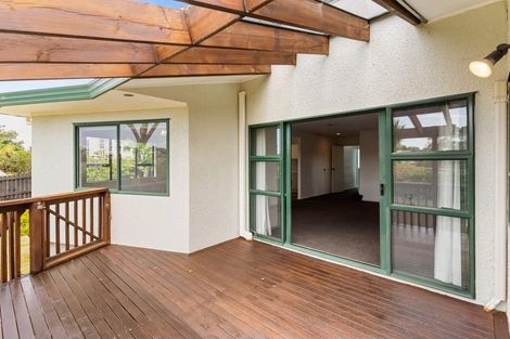 Photo of property in 4a Holiday Road, Stanmore Bay, Whangaparaoa, 0932