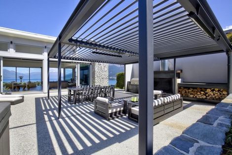 Photo of property in 9 Garland Terrace, Kelvin Heights, Queenstown, 9300