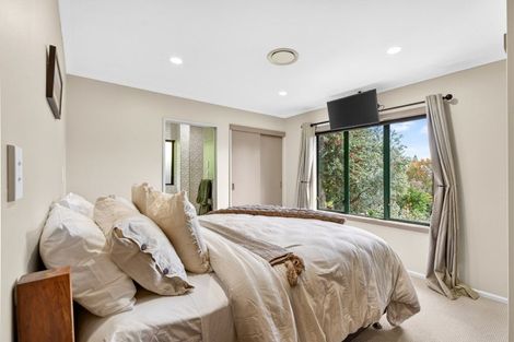 Photo of property in 16 Awarua Crescent, Havelock North, 4130