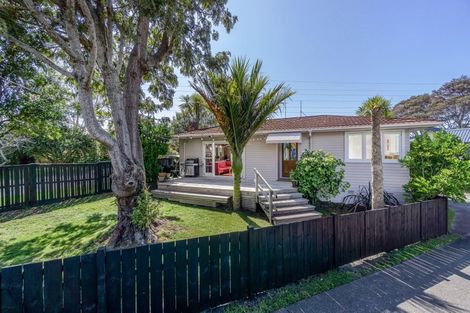 Photo of property in 18 Poto Street, Te Atatu South, Auckland, 0610