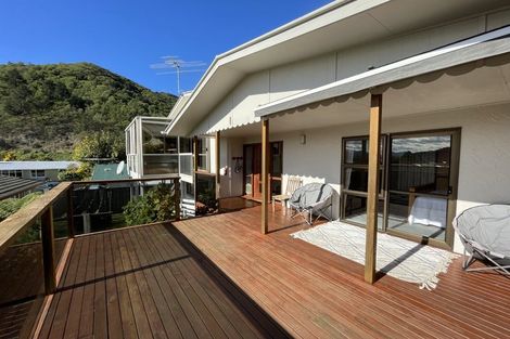 Photo of property in 73 Devon Street, Picton, 7220
