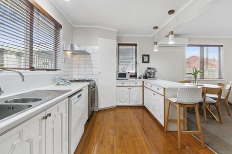Photo of property in 1/17 Merriefield Avenue, Forrest Hill, Auckland, 0620