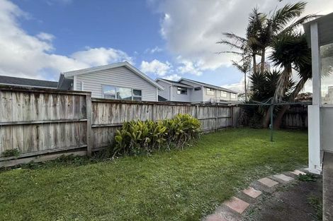 Photo of property in 1 Miltonia Avenue, Te Atatu South, Auckland, 0610