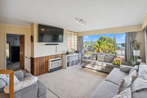 Photo of property in 114 Gloaming Hill, Titahi Bay, Porirua, 5022
