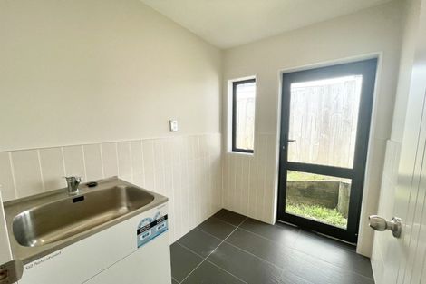 Photo of property in 32a Kelman Road, Kelston, Auckland, 0602