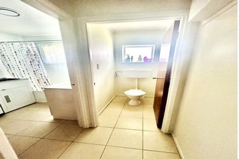 Photo of property in 4/318 Te Atatu Road, Te Atatu South, Auckland, 0610