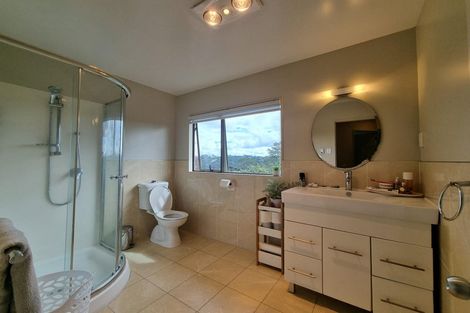 Photo of property in 15 Meteor Place, Schnapper Rock, Auckland, 0632