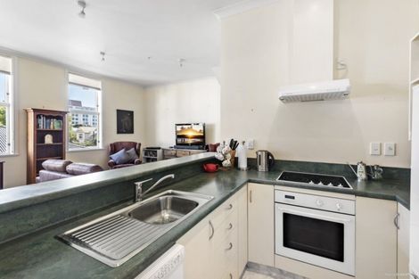 Photo of property in The Villas, 33u9 Hobson Street, Thorndon, Wellington, 6011