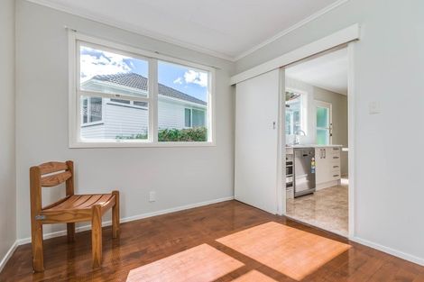 Photo of property in 4 Trinidad Road, Sunnynook, Auckland, 0620