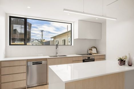 Photo of property in 96 Apu Crescent, Lyall Bay, Wellington, 6022