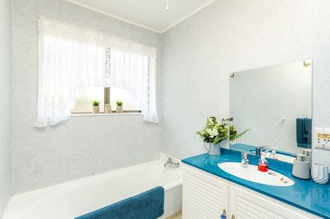 Photo of property in 13 Karamu Street, Strandon, New Plymouth, 4312