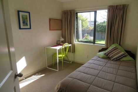 Photo of property in 12 Mana Place, Awapuni, Palmerston North, 4412