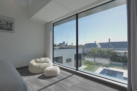 Photo of property in 281 Courtenay Street, Strandon, New Plymouth, 4312