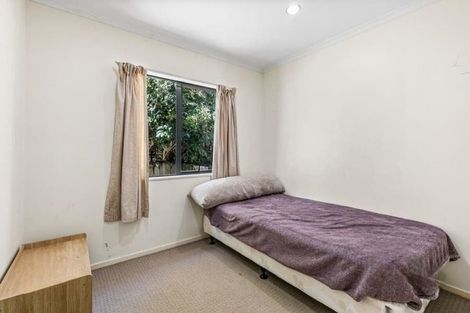 Photo of property in 71 Kemp Road, Massey, Auckland, 0614