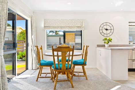 Photo of property in 8 Elizabeth Street, Orewa, 0931