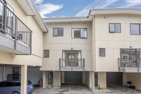 Photo of property in Te Kakariki Apartments, 3/8 Wellington Road, Paekakariki, 5034