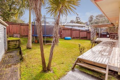Photo of property in 59 Kemp Road, Massey, Auckland, 0614