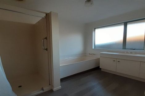 Photo of property in 15 Showgate Avenue, Sockburn, Christchurch, 8042