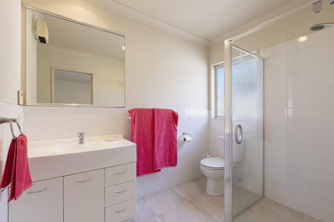 Photo of property in 2 Arthur Close, Clive, 4102