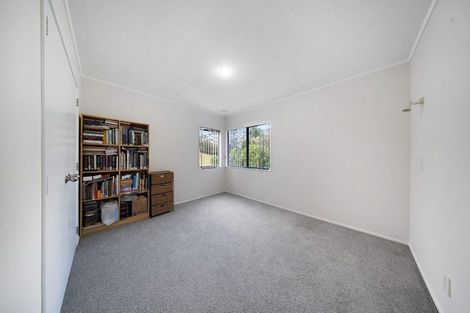 Photo of property in 215 Kaipara Road, Papakura, 2582