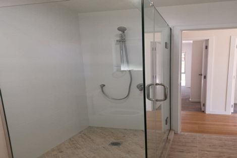 Photo of property in 16 Para Close, Fairview Heights, Auckland, 0632