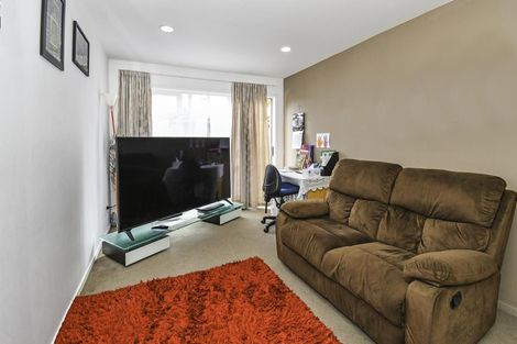 Photo of property in 2/33 Kenderdine Road, Papatoetoe, Auckland, 2025