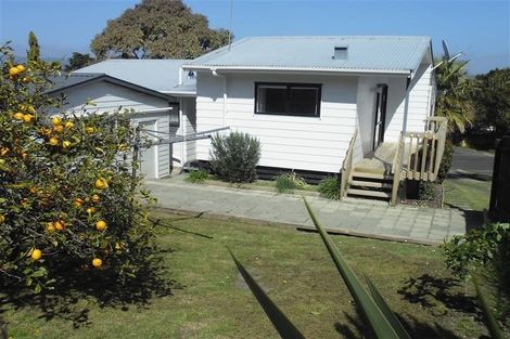 Photo of property in 28 Pahi Place, West Harbour, Auckland, 0618