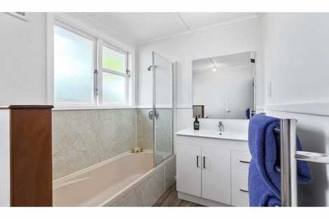 Photo of property in 69 Salford Street, Newlands, Wellington, 6037