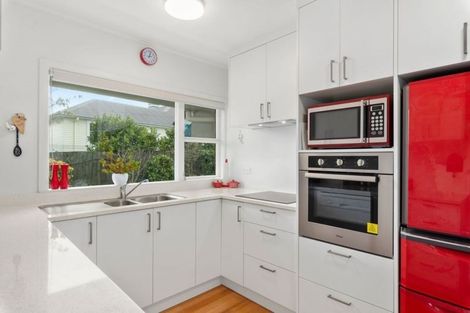 Photo of property in 1/126a Vauxhall Road, Narrow Neck, Auckland, 0624