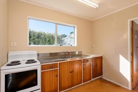 Photo of property in 105f4 Apu Crescent, Lyall Bay, Wellington, 6022