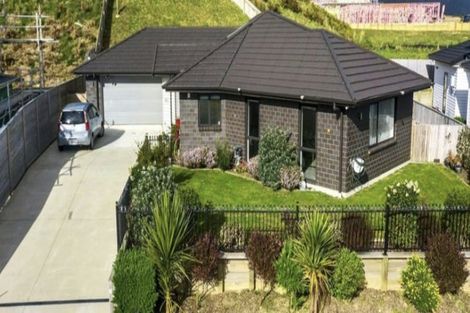 Photo of property in 117 Queen Charlotte Drive, Aotea, Porirua, 5024