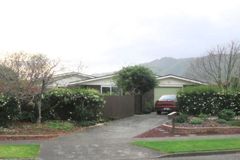 Photo of property in 3 Rewarewa Crescent, Waikanae, 5036