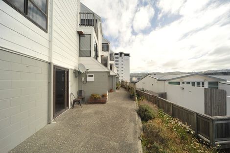 Photo of property in 2u1 Hood Street, Mount Victoria, Wellington, 6011