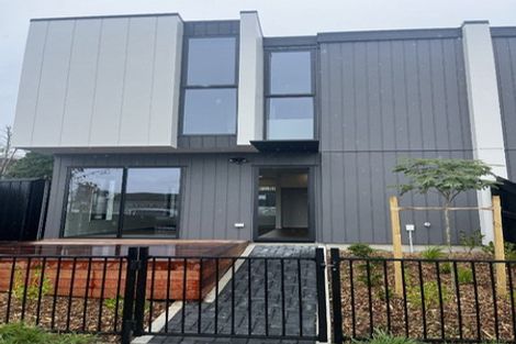 Photo of property in 1/79 Edmonton Road, Henderson, Auckland, 0612