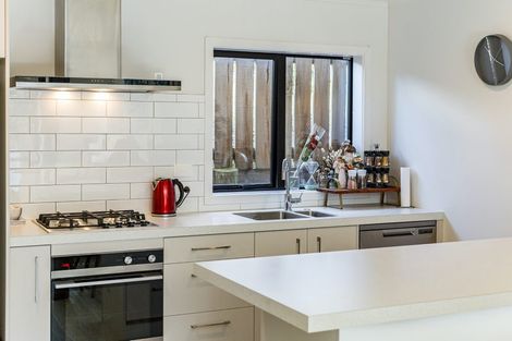 Photo of property in 9u7 Surrey Street, Tawa, Wellington, 5028